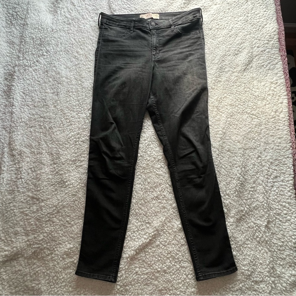 Hollister Super Skinny High Rise Jeans size 13R - 31 Waist
